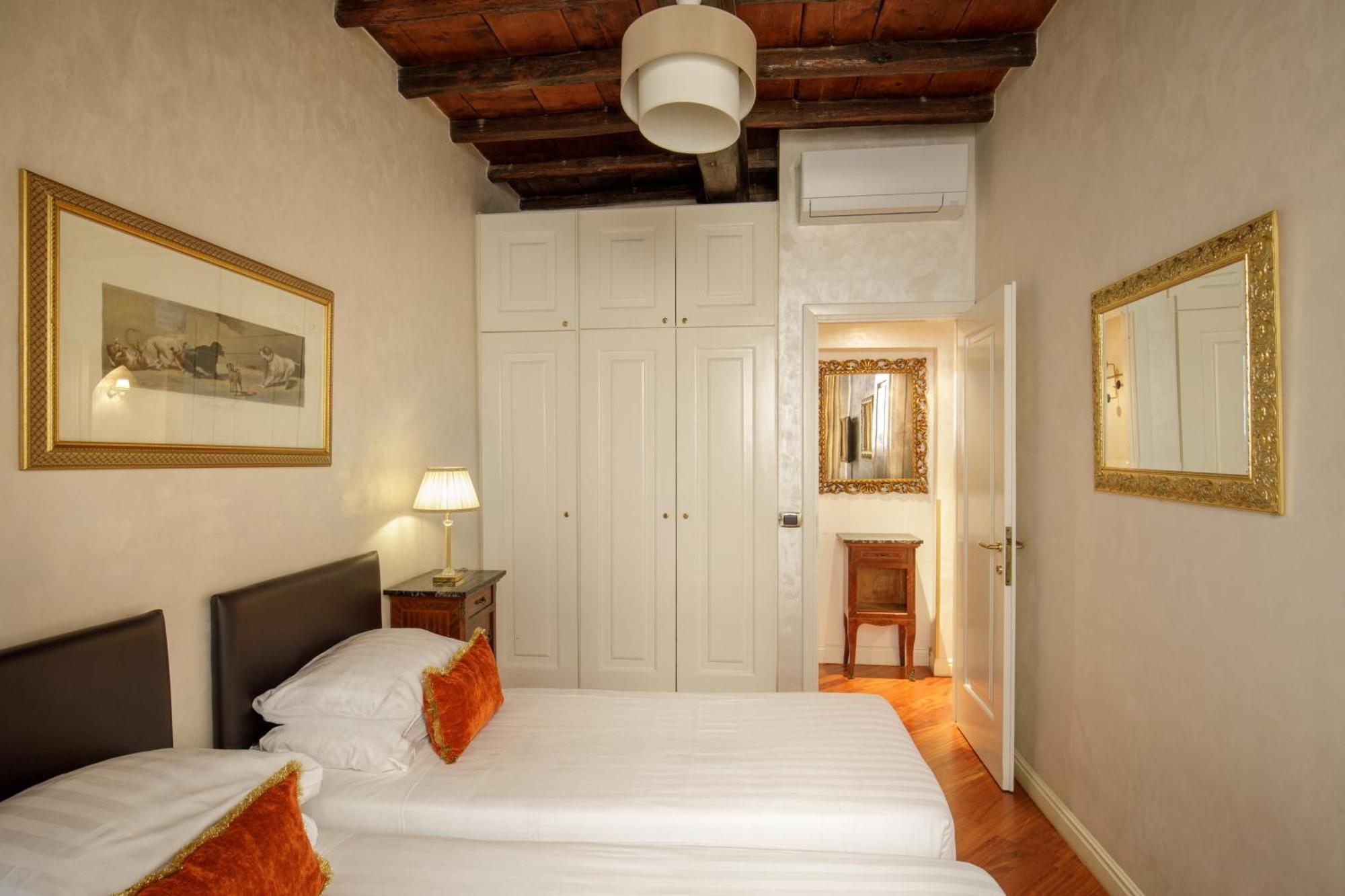 Condotti Corner Apartment Piazza Di Spagna Rome Luaran gambar